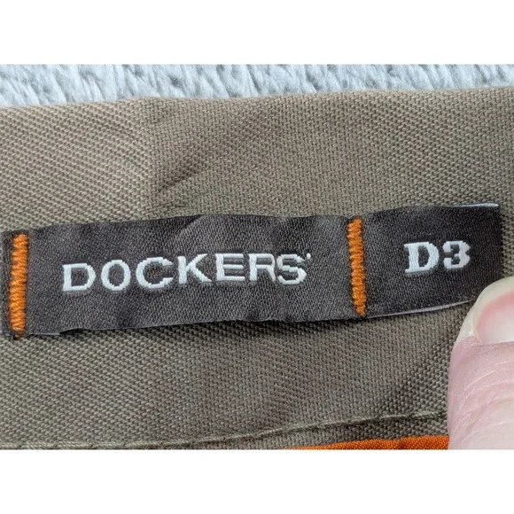 Dockers D3 Classic Fit Iron Free Khaki Pants Mens 36x30 Brown Flat Front New - Picture 4 of 15